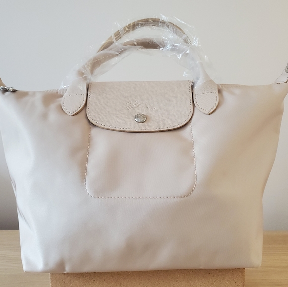 LONGCHAMP LE PLIAGE NÉO
TOP HANDLE BAG - Picture 9 of 16